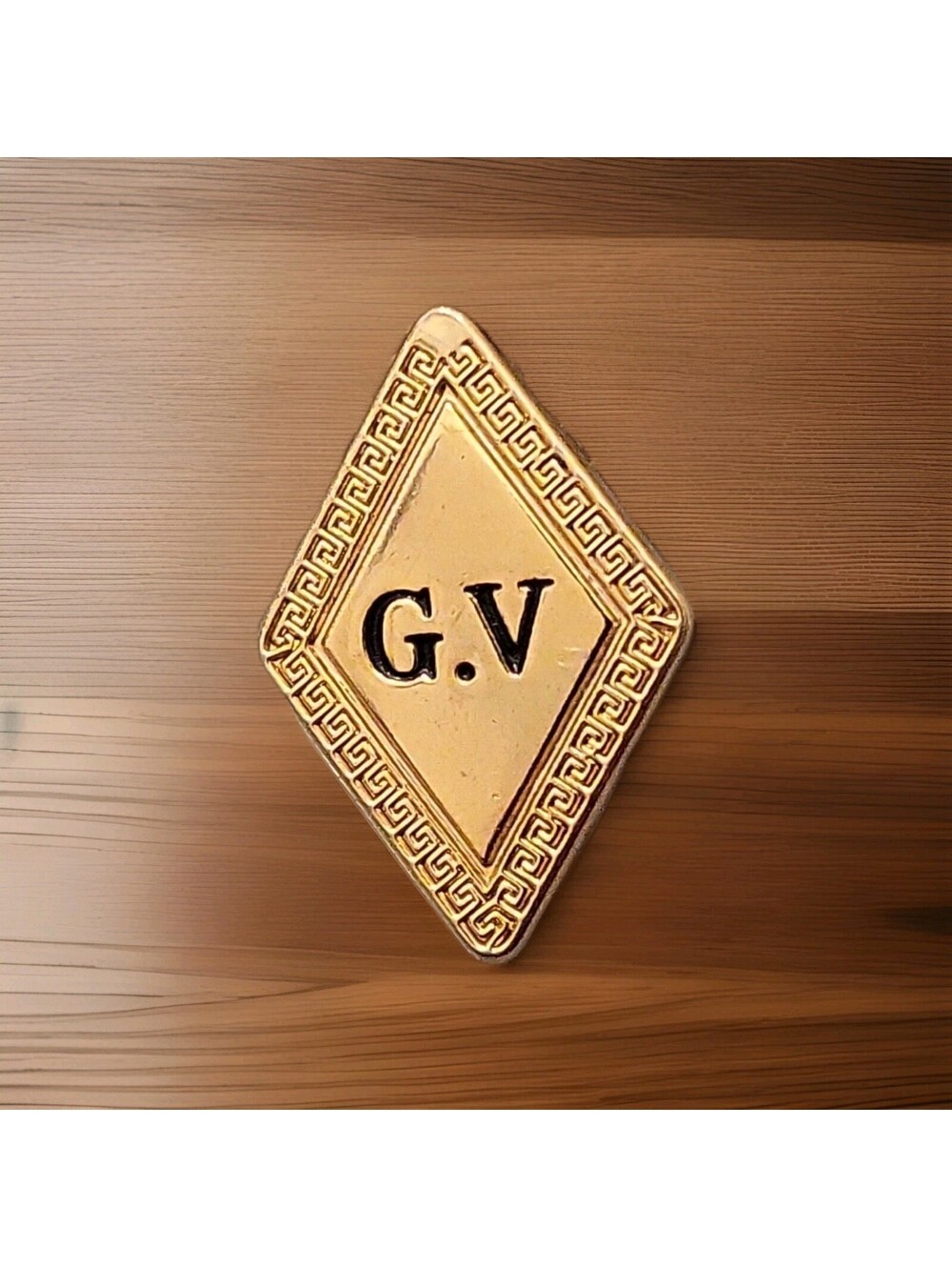 VINTAGE GOLD TONE PIN EUC NECK TIE LAPEL PIN , INITIALS G V Unisex K5